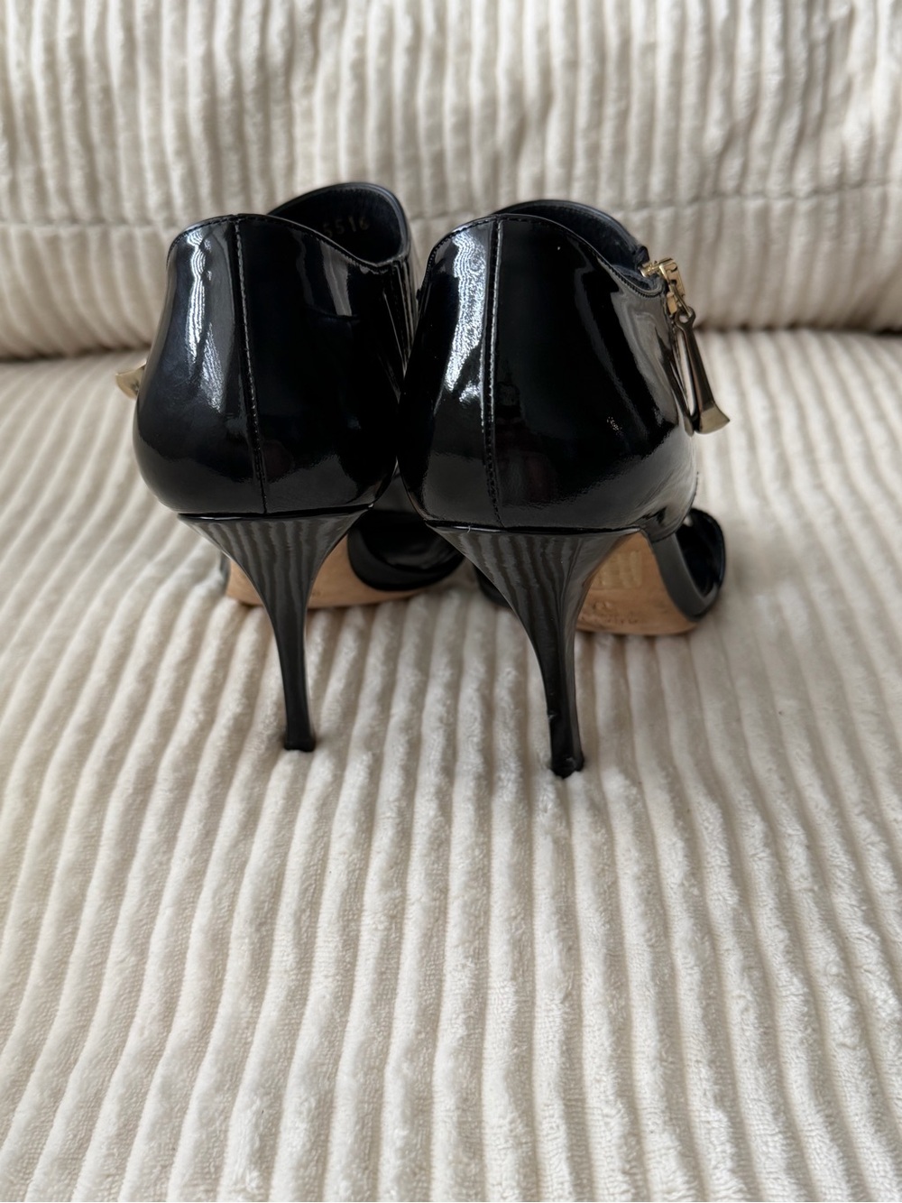 Vintage Gucci Patent Leather Designer
Heels Luxury 90s Glam US 7 - Picture 7 of 11